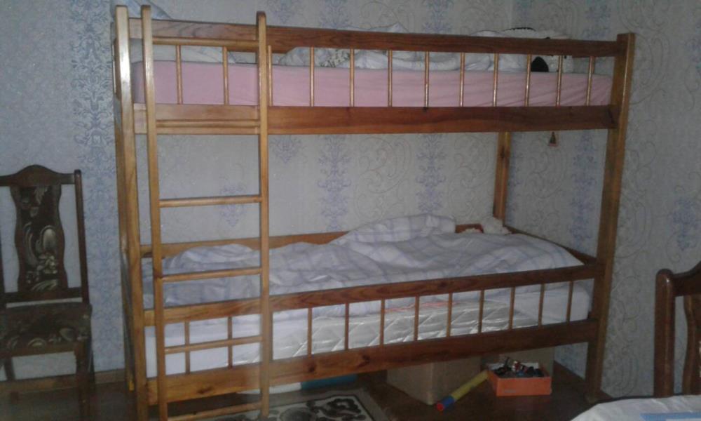 Двохярусне деревяне ліжко з ортопедичними матрацами - изображениe 1