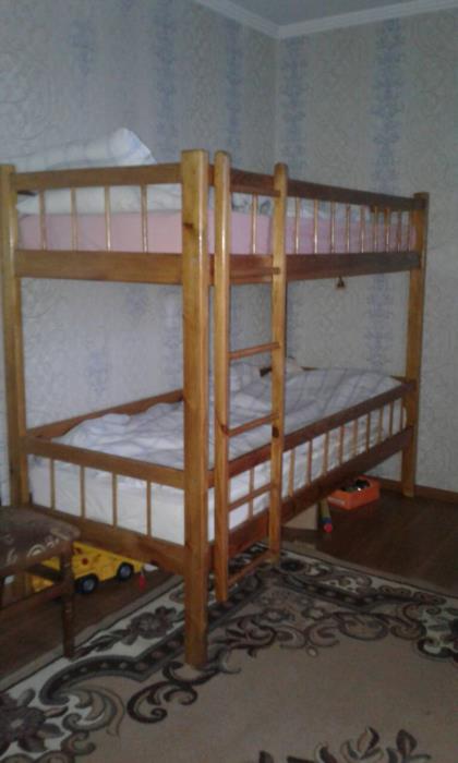 Двохярусне деревяне ліжко з ортопедичними матрацами - изображениe 2