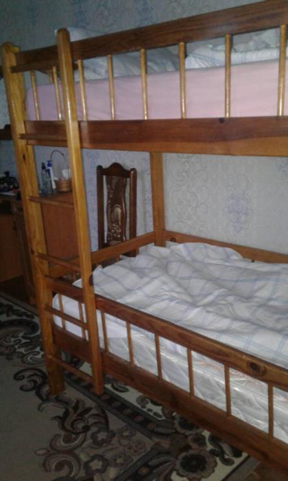 Двохярусне деревяне ліжко з ортопедичними матрацами - изображениe 3