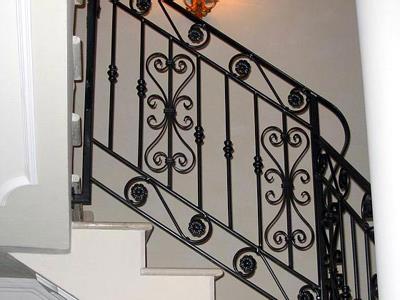 Кованные стойки для лестниц и балконов - изображениe 1