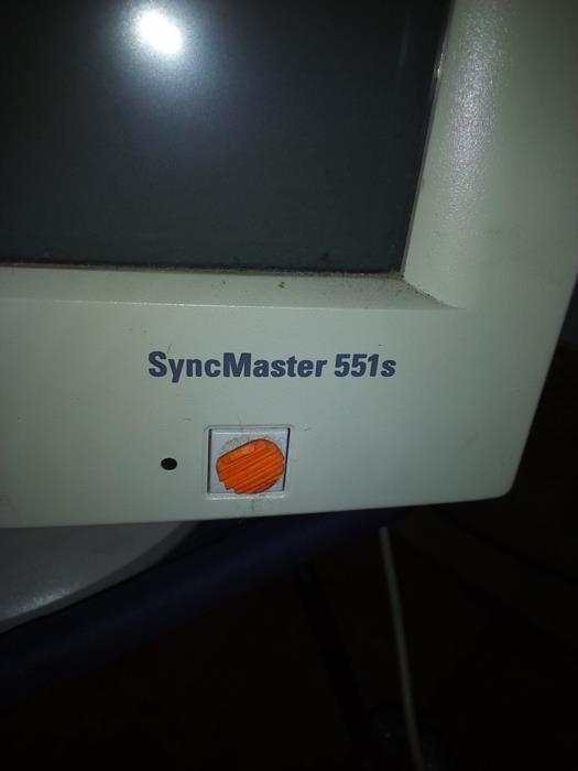 Продаю три монитора Samsung SyncMaster одним комплектом 3в1 - изображениe 2