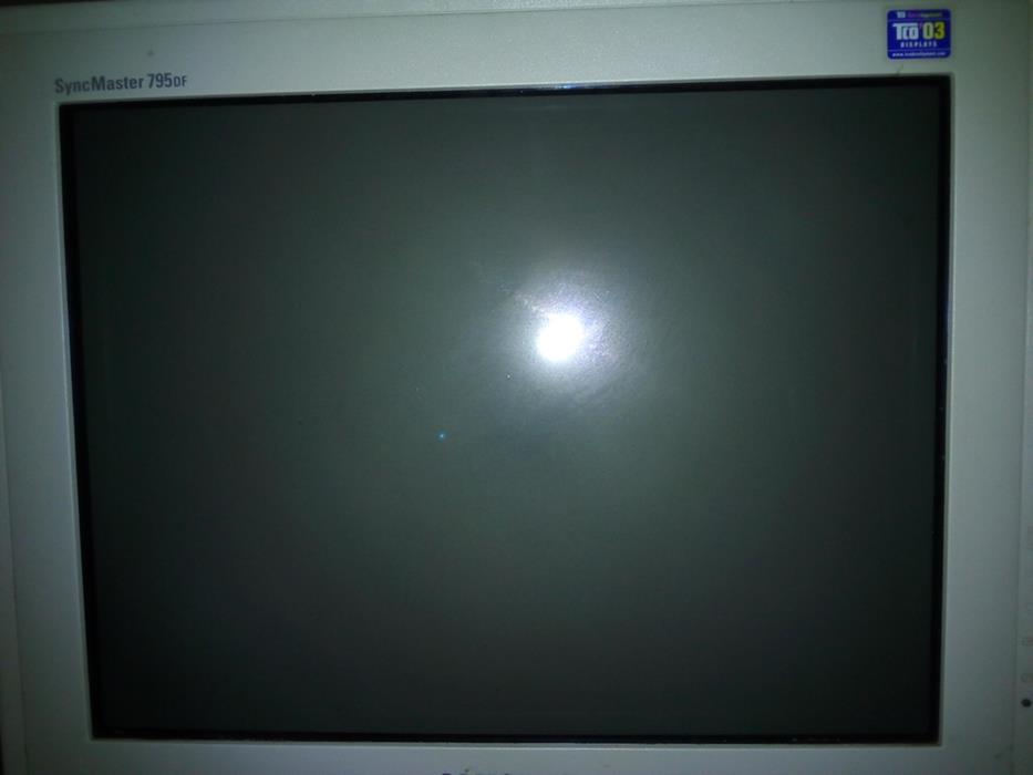Продаю три монитора Samsung SyncMaster одним комплектом 3в1 - изображениe 3