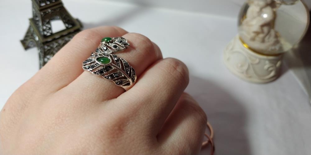 Винтажное кольцо Перо с зелеными камнями и капельным Серебром - изображениe 1