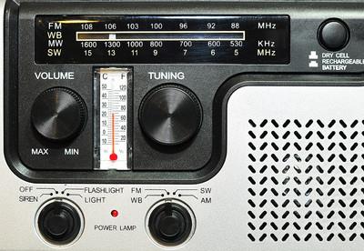 Радиоприемник на солнечных батареях с сиреной и фонарем - изображениe 2