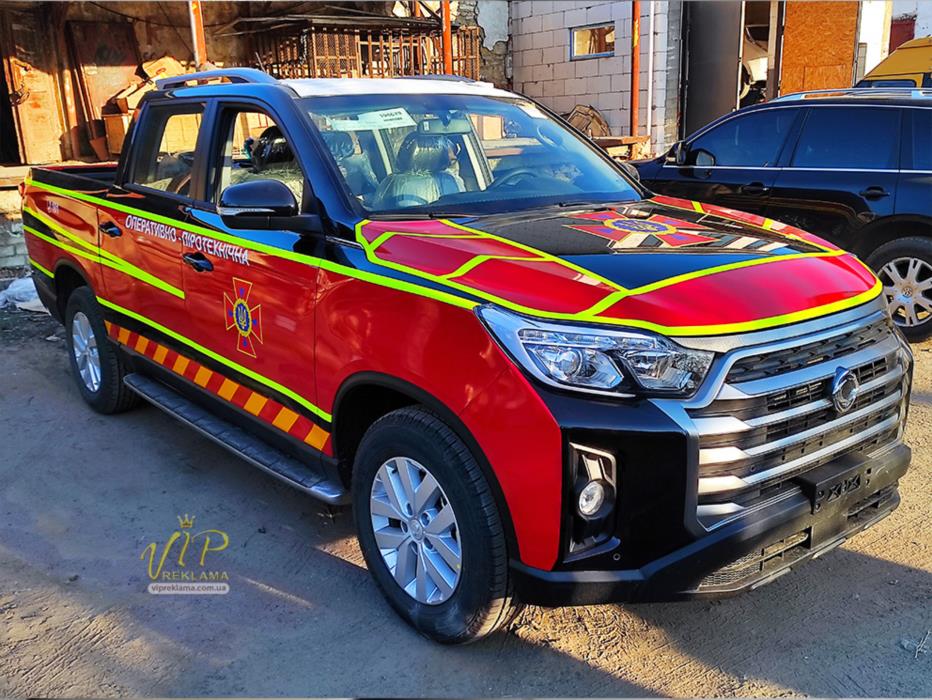 Поклейка авто поклейка бронепленки поклейка пленки на авто например на капот или поклейка рекламы на авто