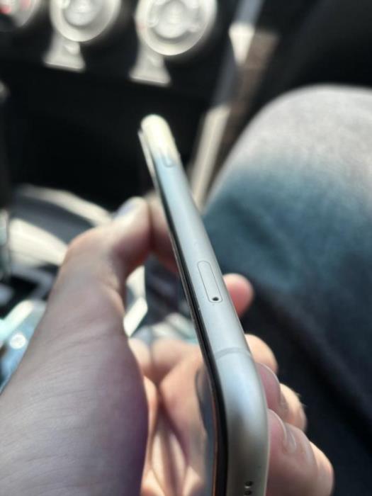 Продам iPhone 11 64GB у гарному стані  лише 7000 грн